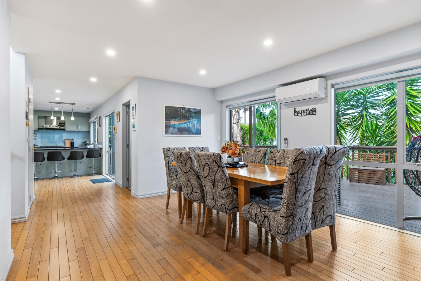 Spacious Greenhithe Sanctuary | Air-Con and Deck | Photo 3
