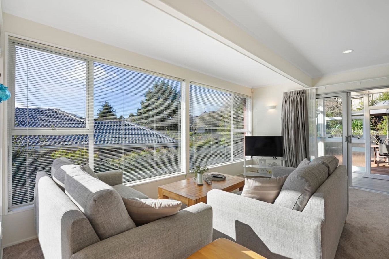 Sunny Delight Meadowbank with Lush Gardens | Photo 2