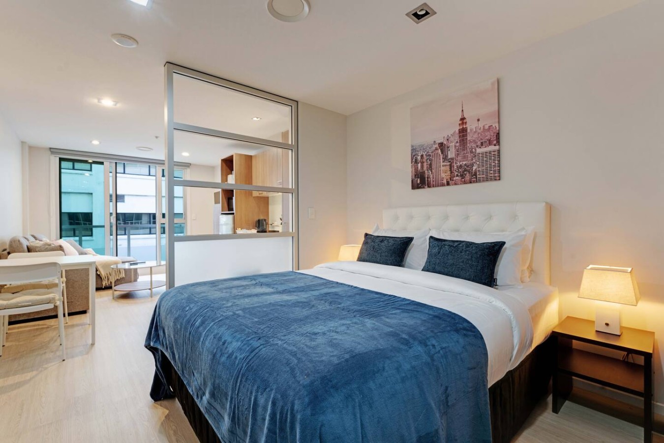 Spacious CBD Studio with Full Kitchen and Balcony