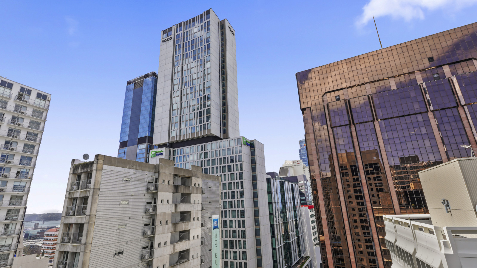 Deluxe Cityscape Studio with Air-con, Pool & Gym