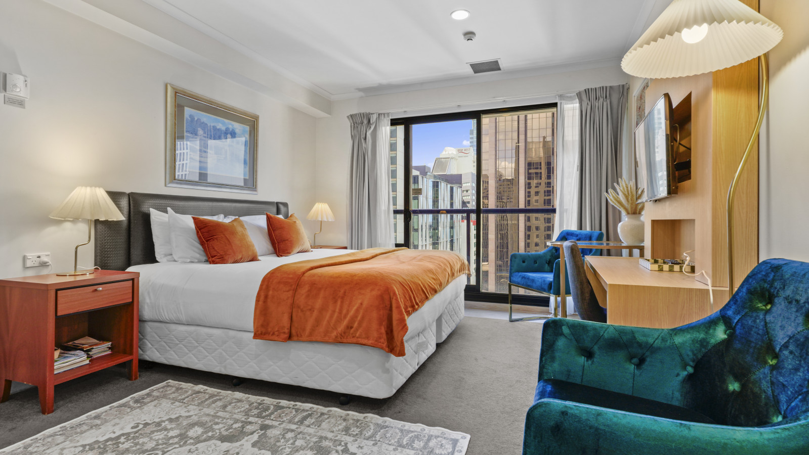 Deluxe Cityscape Studio with Air-con, Pool & Gym 3