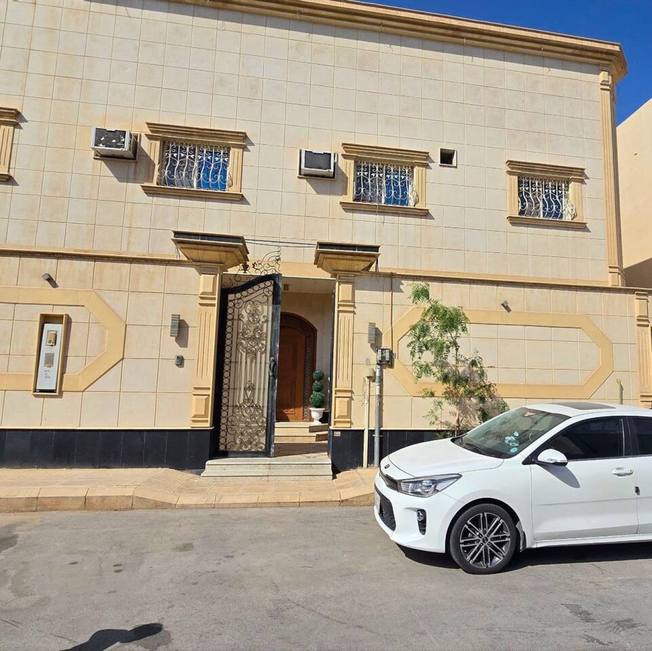 فيلا الحمراء العائلية — الرياض