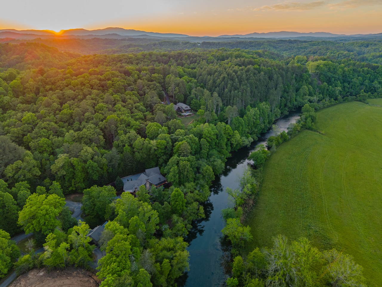 Toccoa Lodge | Toccoa River Frontage| 10,000 sqft - photo 3