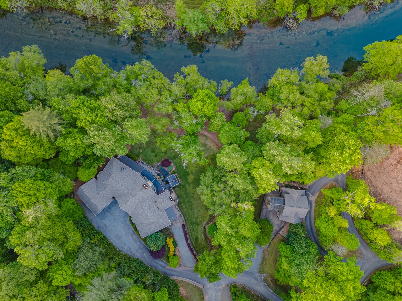 Toccoa Lodge | Toccoa River Frontage| 10,000 sqft - photo 4