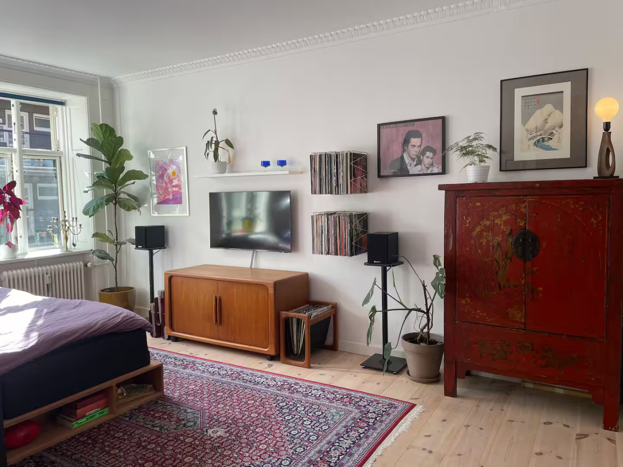 Stunning authentic renovated apt I Lakes & Metro