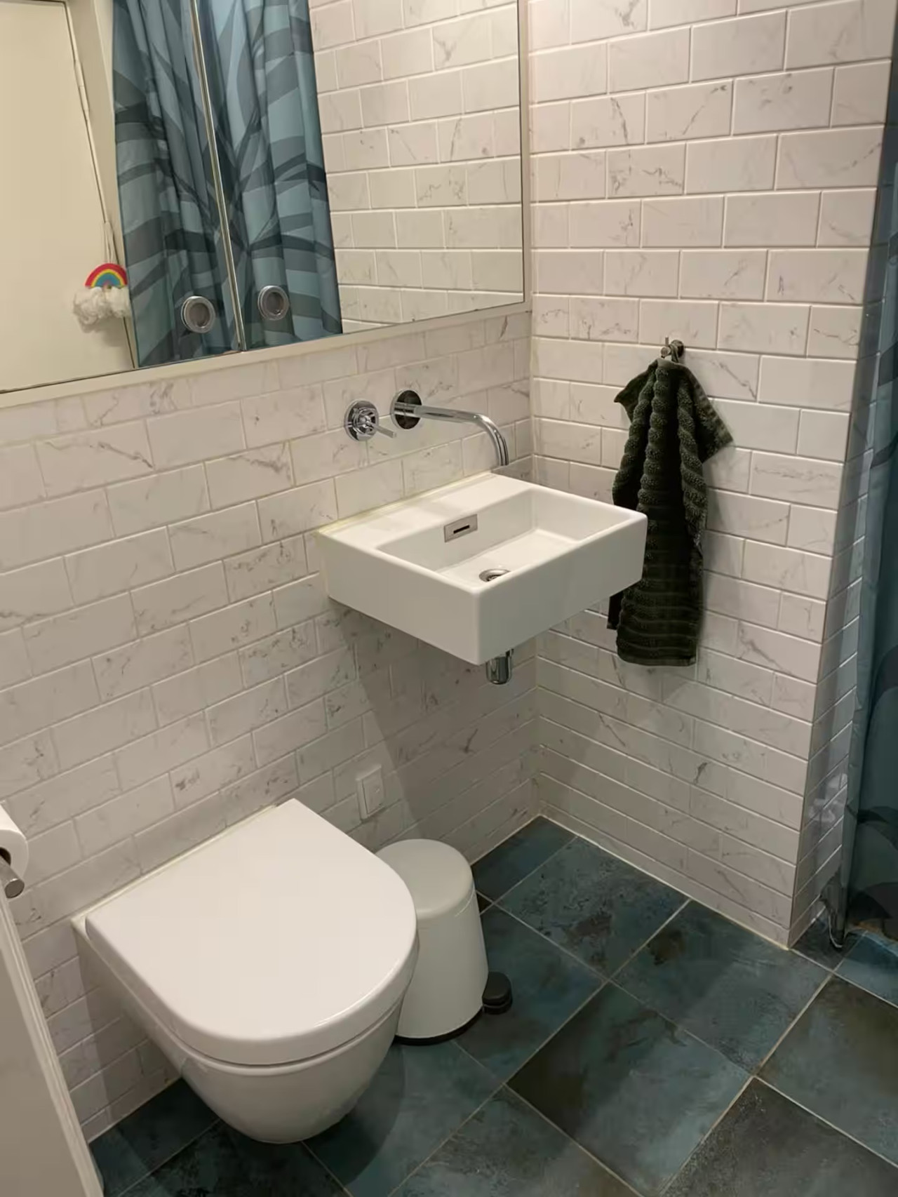 Stunning authentic renovated apt I Lakes & Metro
