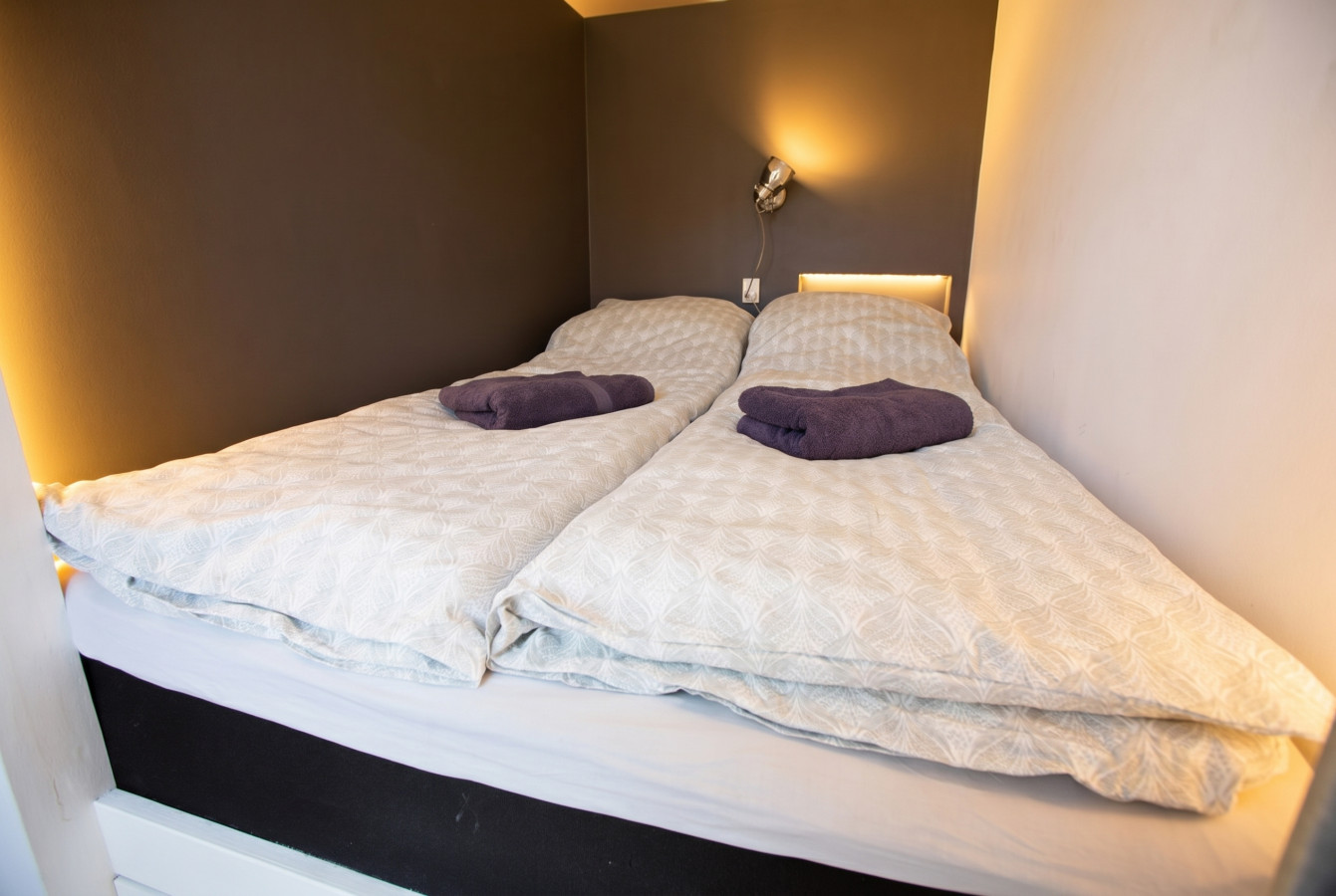 Perfect Copenhagen retreat I 2 prs *rare find*