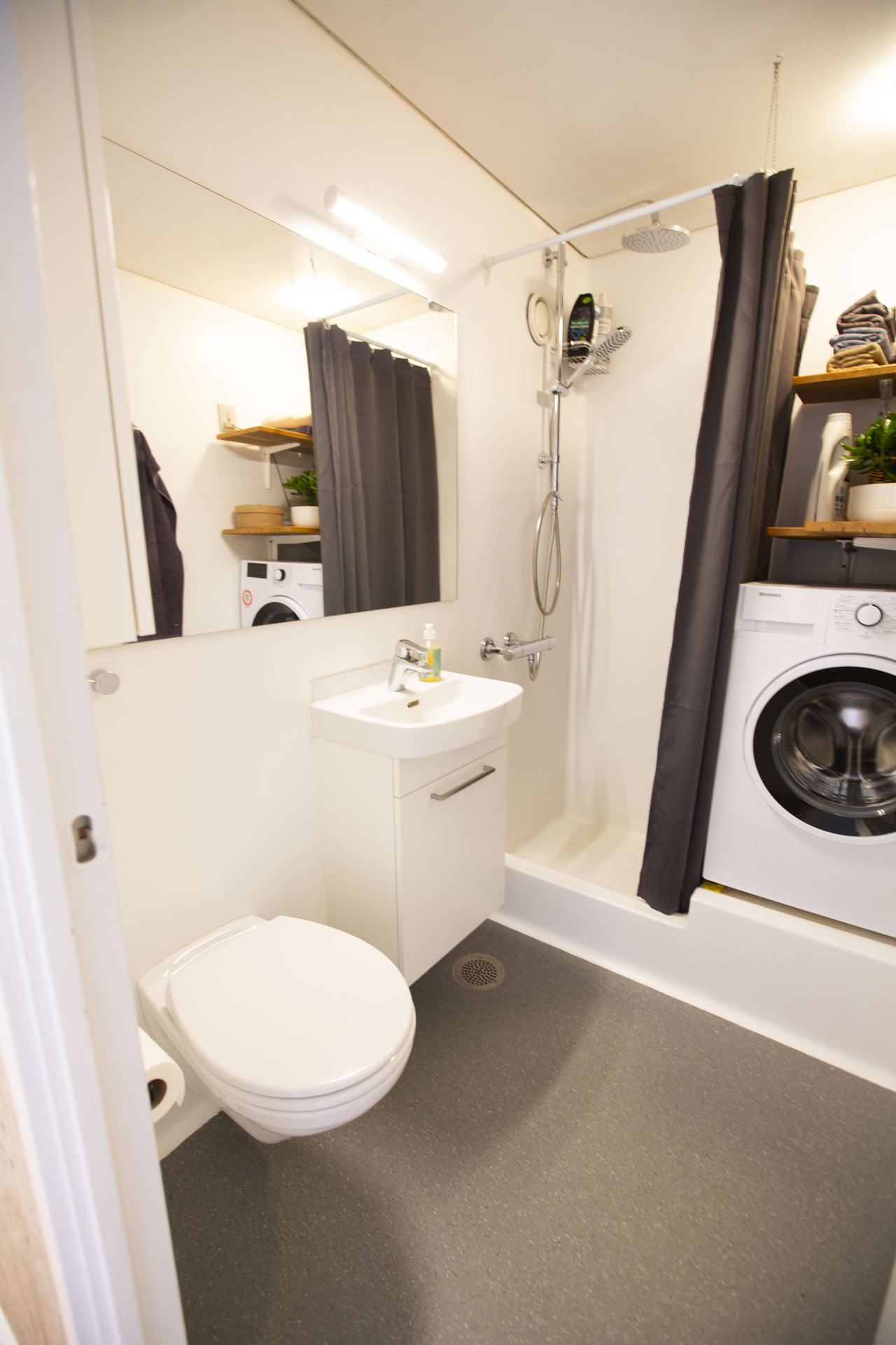 Perfect Copenhagen retreat I 2 prs *rare find*