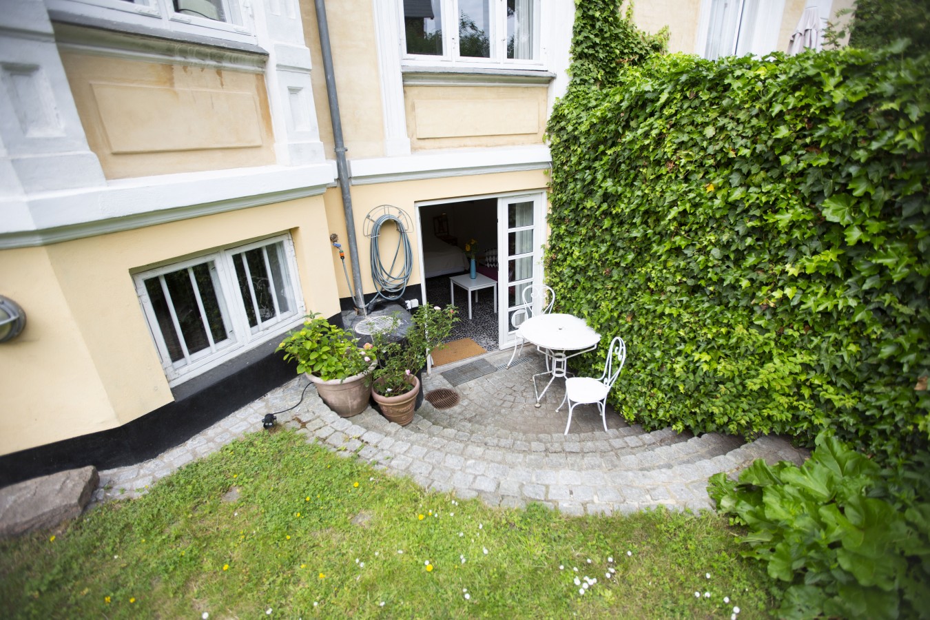 Private 2 prs basement I spacious & central CPH