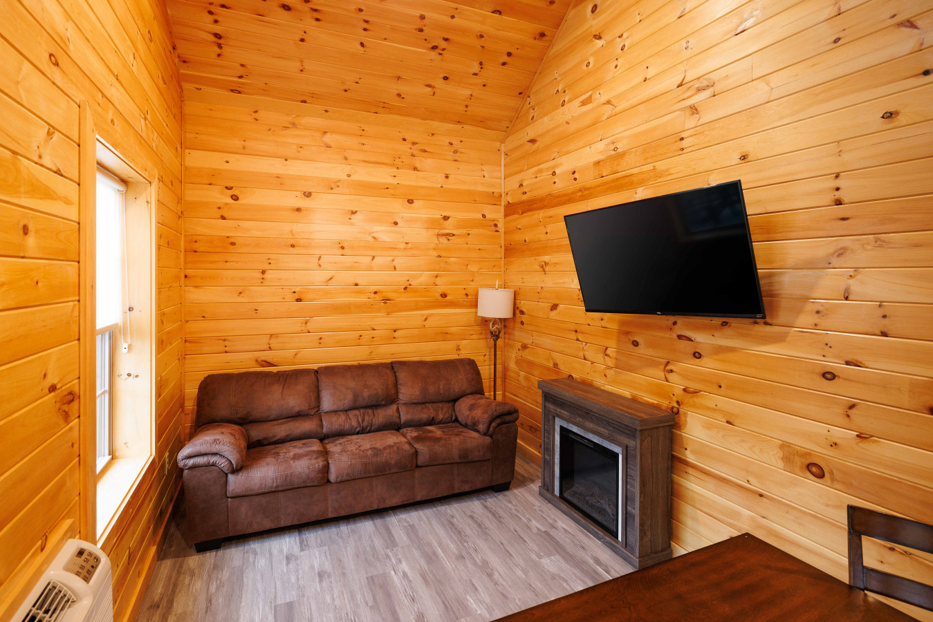 4BR Log Cabin Retreat Near Franconia Notch 2
