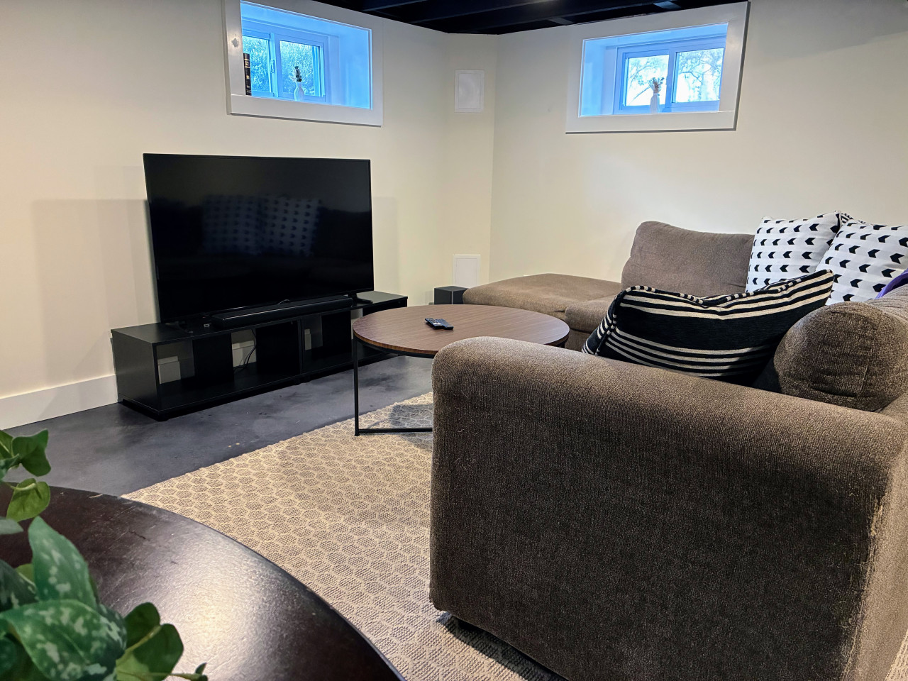 Cozy Stone -Remodeled Stone Home w Office 3bd 2bth