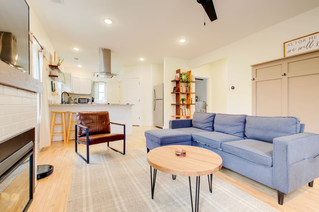 Cozy Stone -Remodeled Stone Home w Office 3bd 2bth