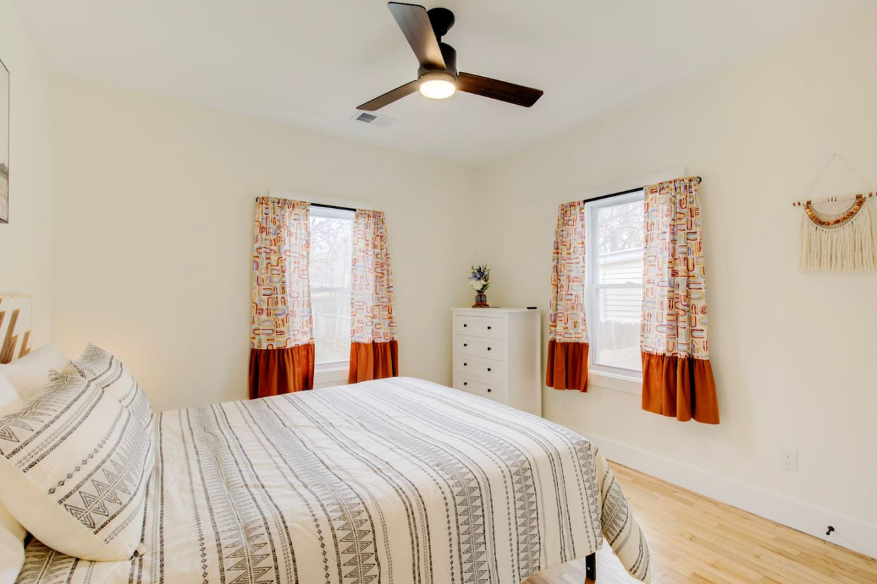 Cozy Stone -Remodeled Stone Home w Office 3bd 2bth
