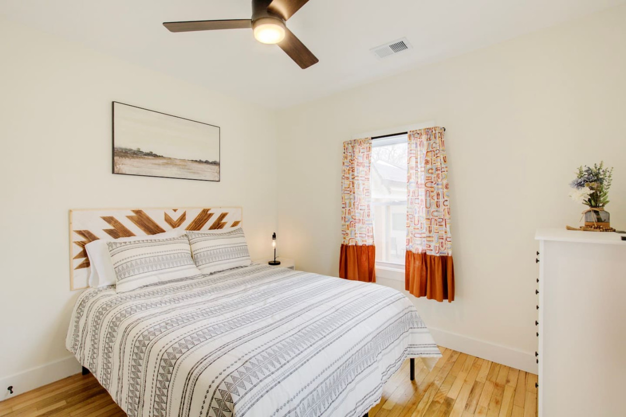 Cozy Stone -Remodeled Stone Home w Office 3bd 2bth