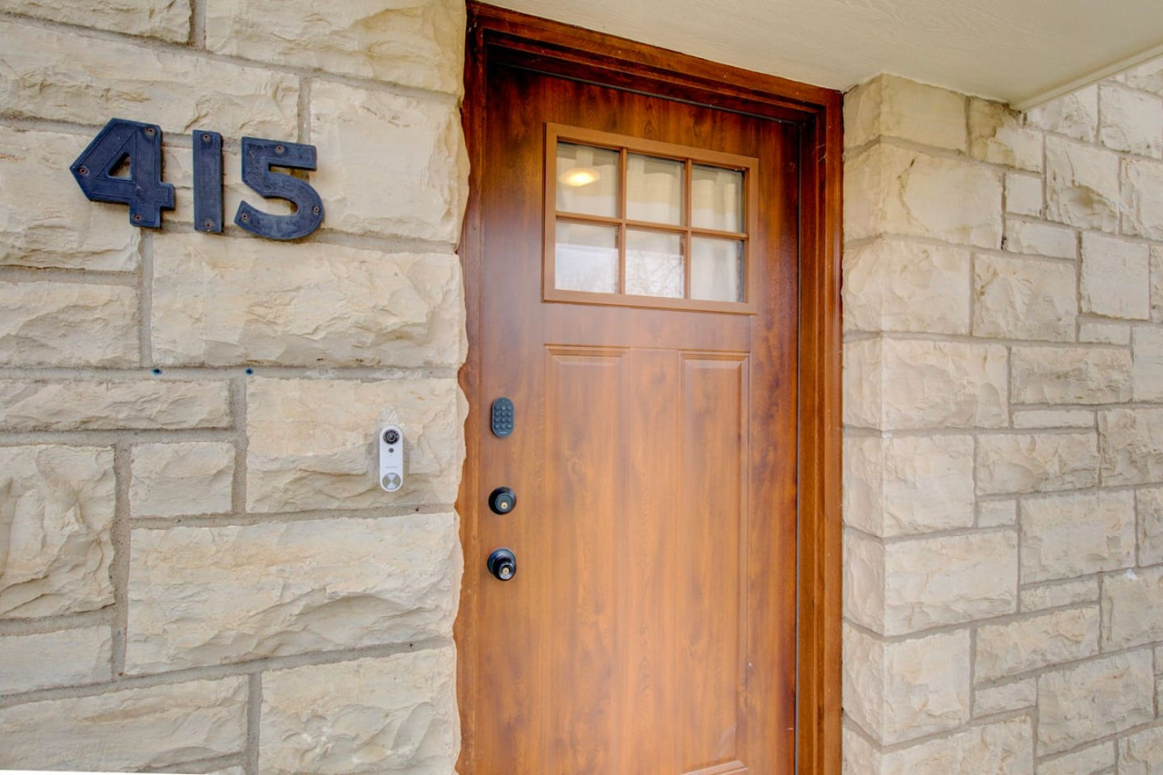 Cozy Stone -Remodeled Stone Home w Office 3bd 2bth