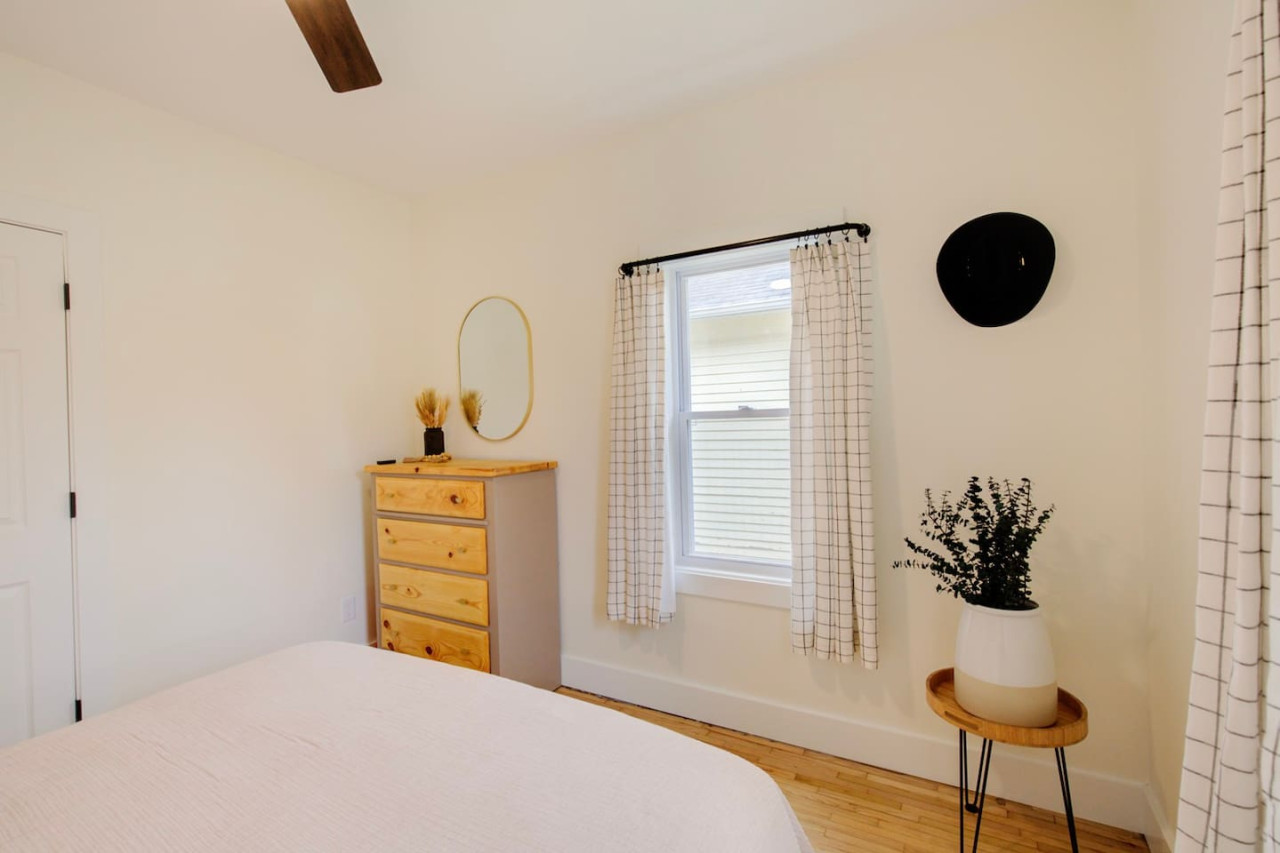 Cozy Stone -Remodeled Stone Home w Office 3bd 2bth