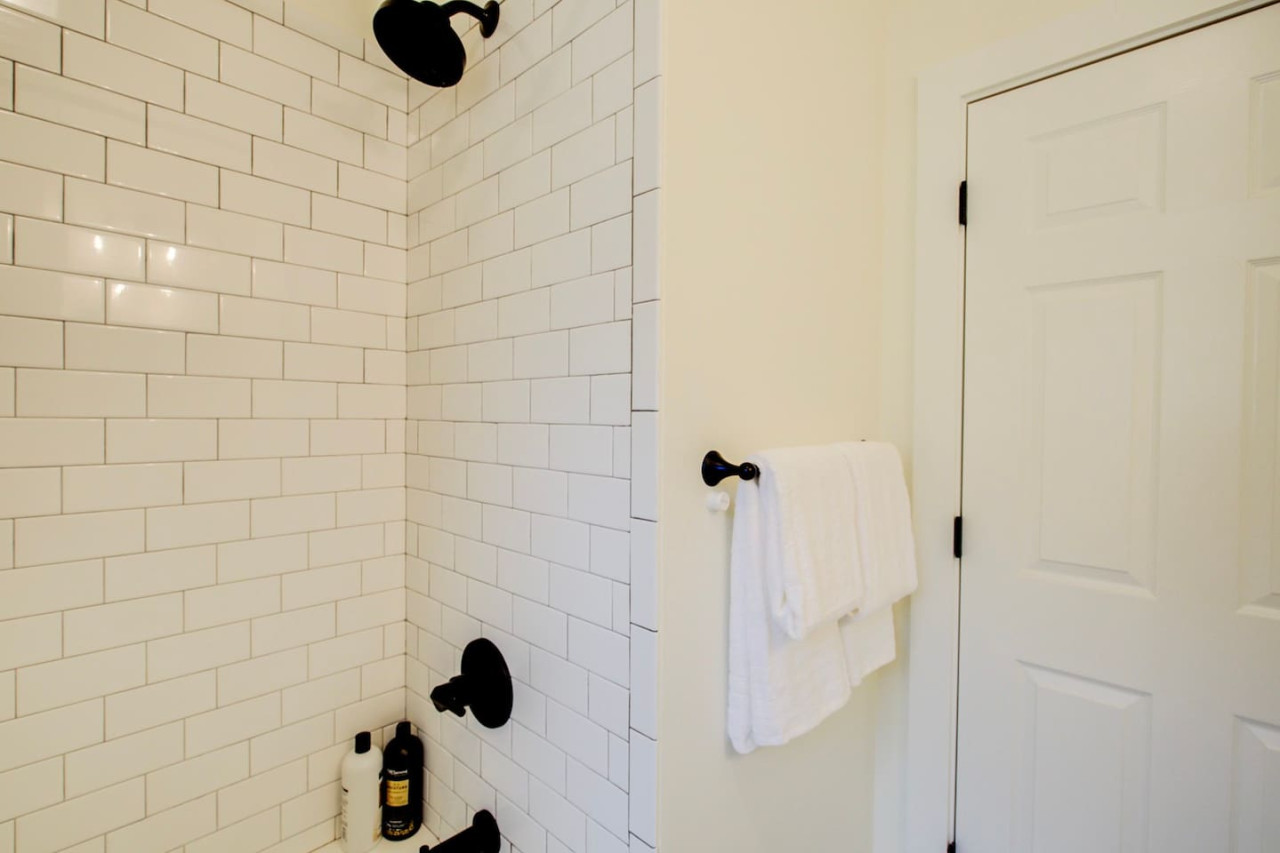 Cozy Stone -Remodeled Stone Home w Office 3bd 2bth