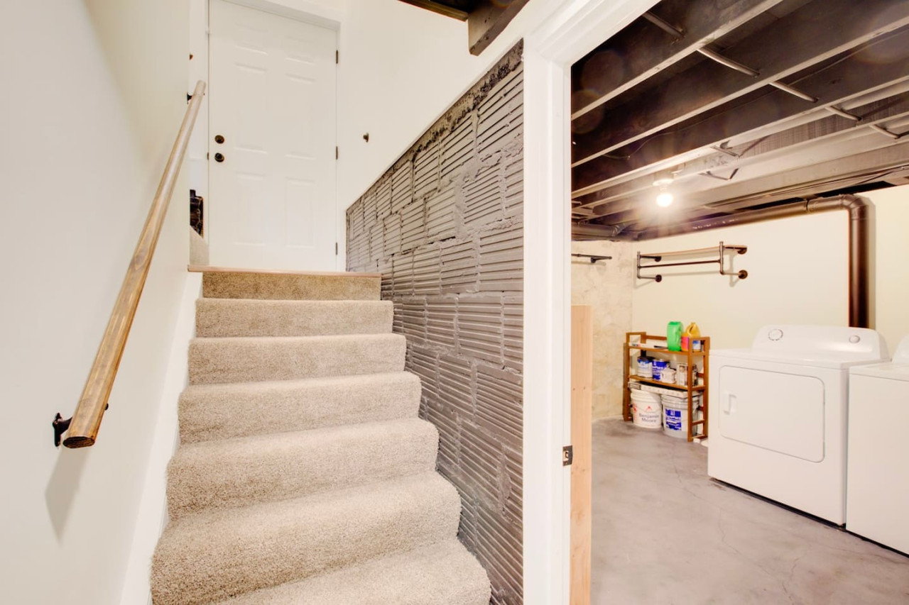 Cozy Stone -Remodeled Stone Home w Office 3bd 2bth