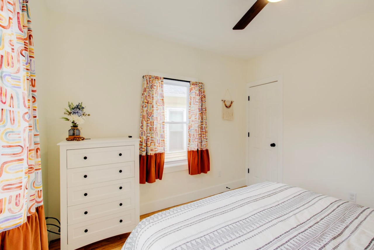 Cozy Stone -Remodeled Stone Home w Office 3bd 2bth