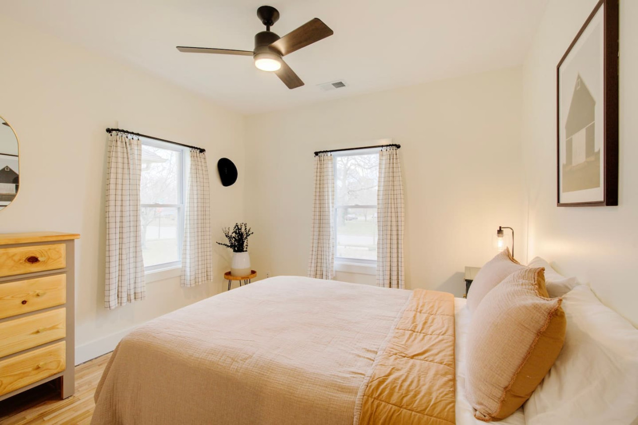 Cozy Stone -Remodeled Stone Home w Office 3bd 2bth