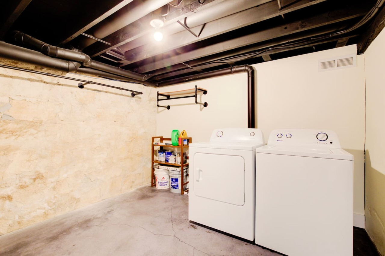 Cozy Stone -Remodeled Stone Home w Office 3bd 2bth