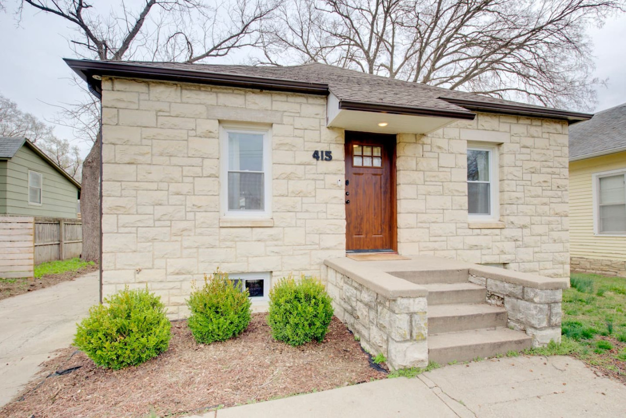 Cozy Stone -Remodeled Stone Home w Office 3bd 2bth