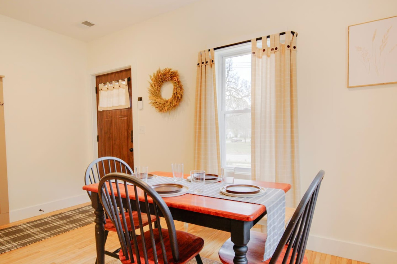 Cozy Stone -Remodeled Stone Home w Office 3bd 2bth