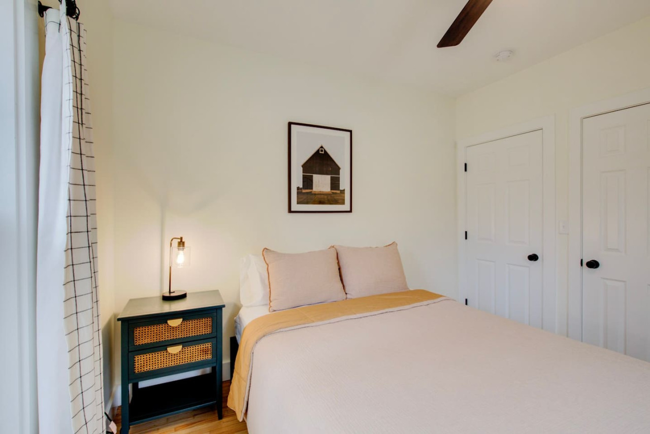 Cozy Stone -Remodeled Stone Home w Office 3bd 2bth