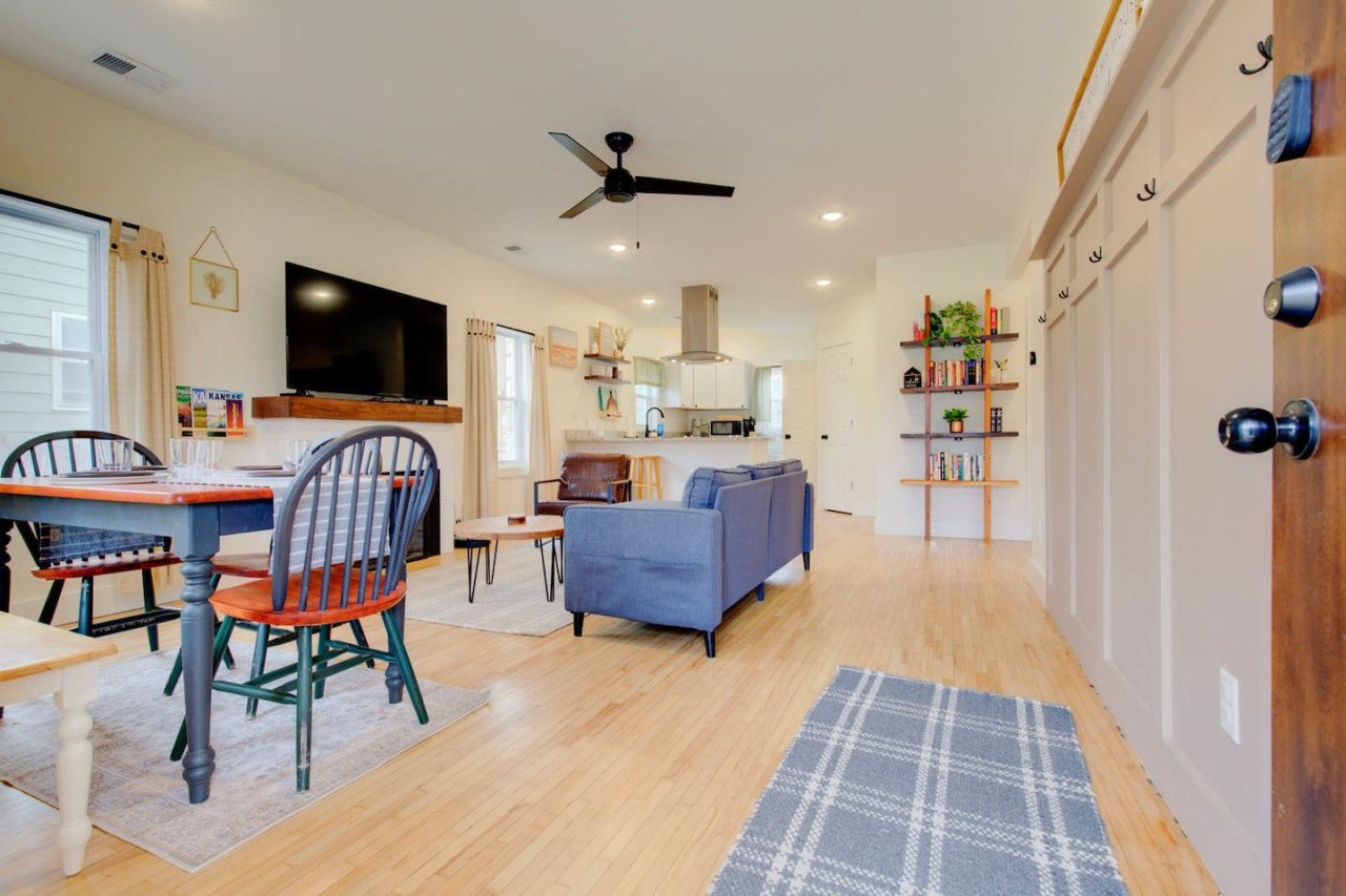 Cozy Stone -Remodeled Stone Home w Office 3bd 2bth
