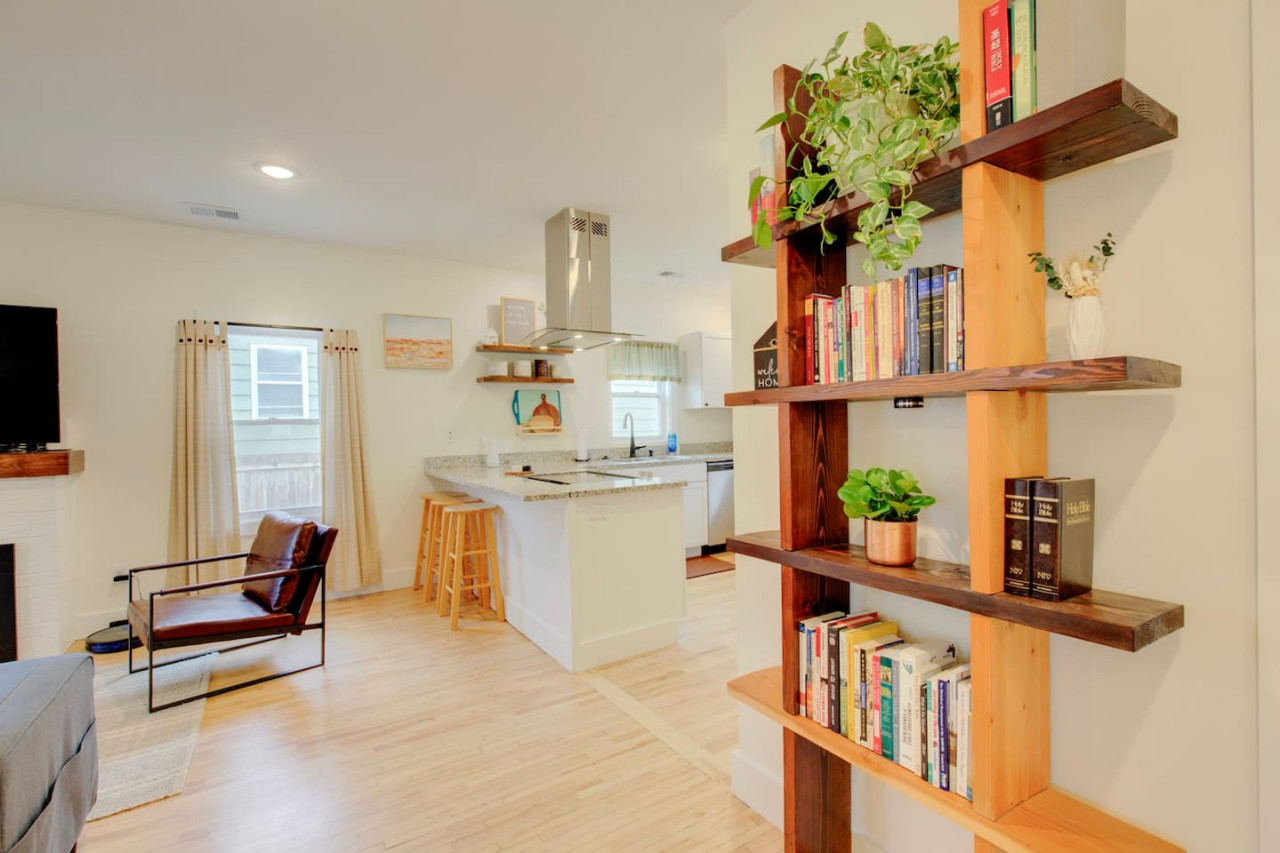 Cozy Stone -Remodeled Stone Home w Office 3bd 2bth