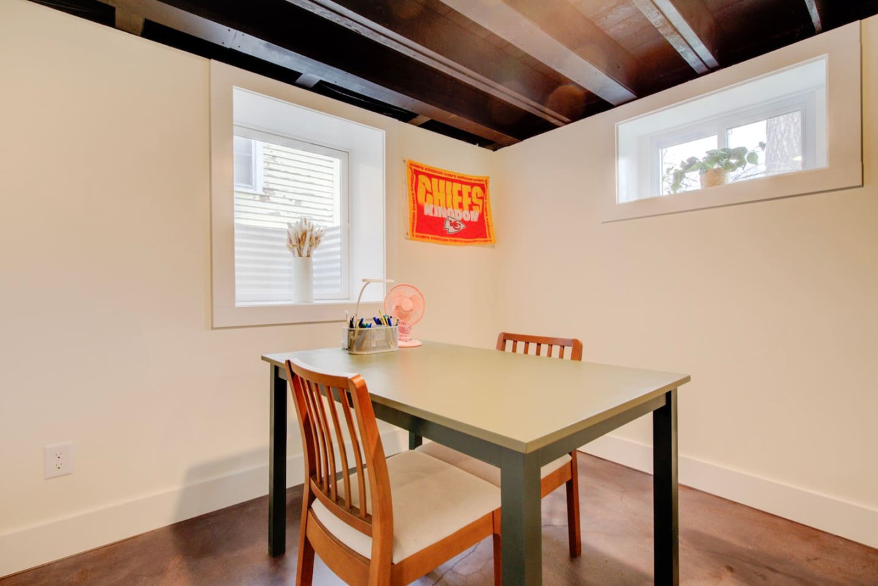 Cozy Stone -Remodeled Stone Home w Office 3bd 2bth
