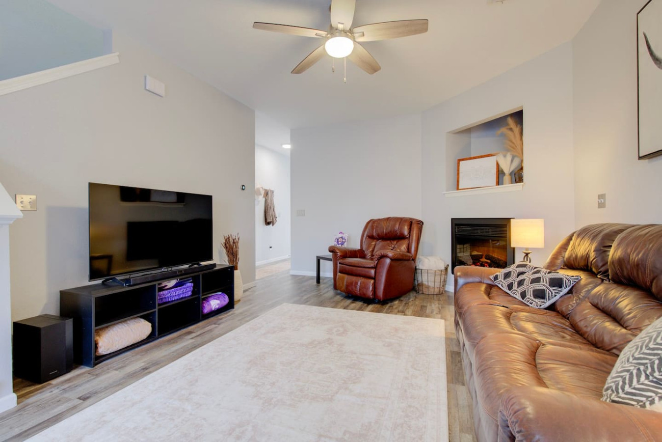 2 Kings, Workspace, Garage 3bd 3bth - Pastore's Place