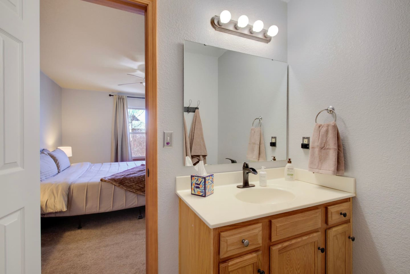 2 Kings, Workspace, Garage 3bd 3bth - Pastore's Place