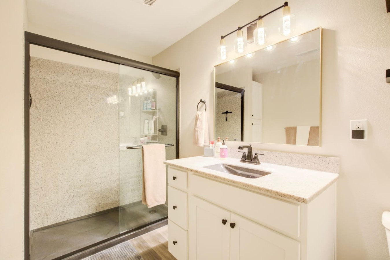 2 Kings, Workspace, Garage 3bd 3bth - Pastore's Place