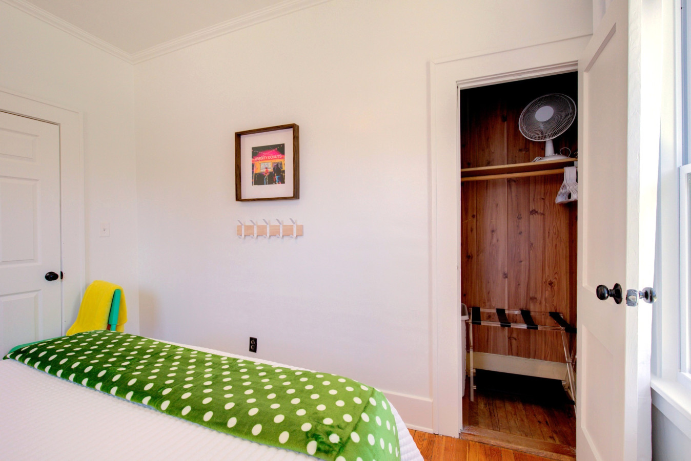 Happy Little Apple –Renovated 4BR/2BA, <1Mi to K-State, Great for Groups