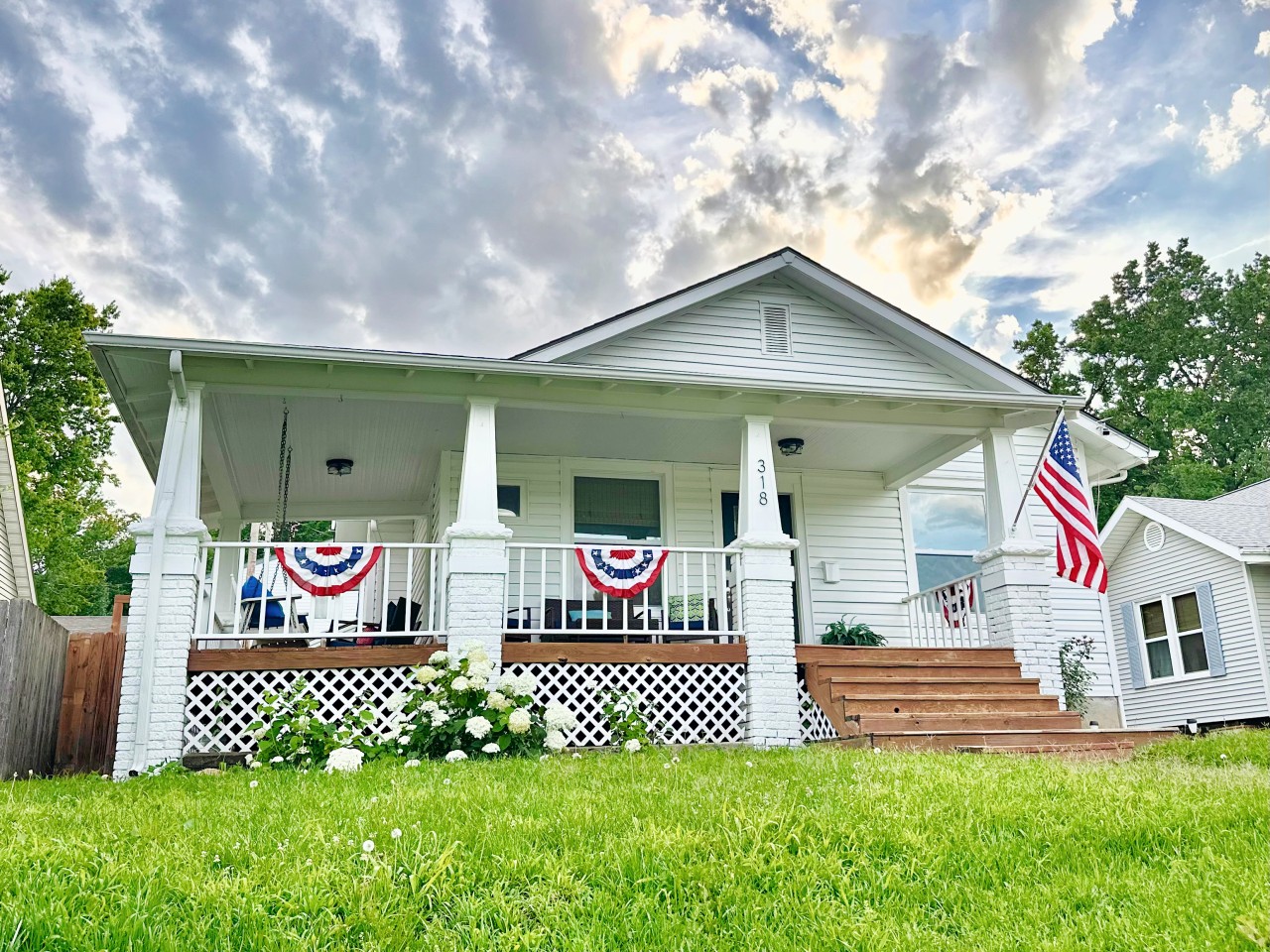 Happy Little Apple –Renovated 4BR/2BA, <1Mi to K-State, Great for Groups
