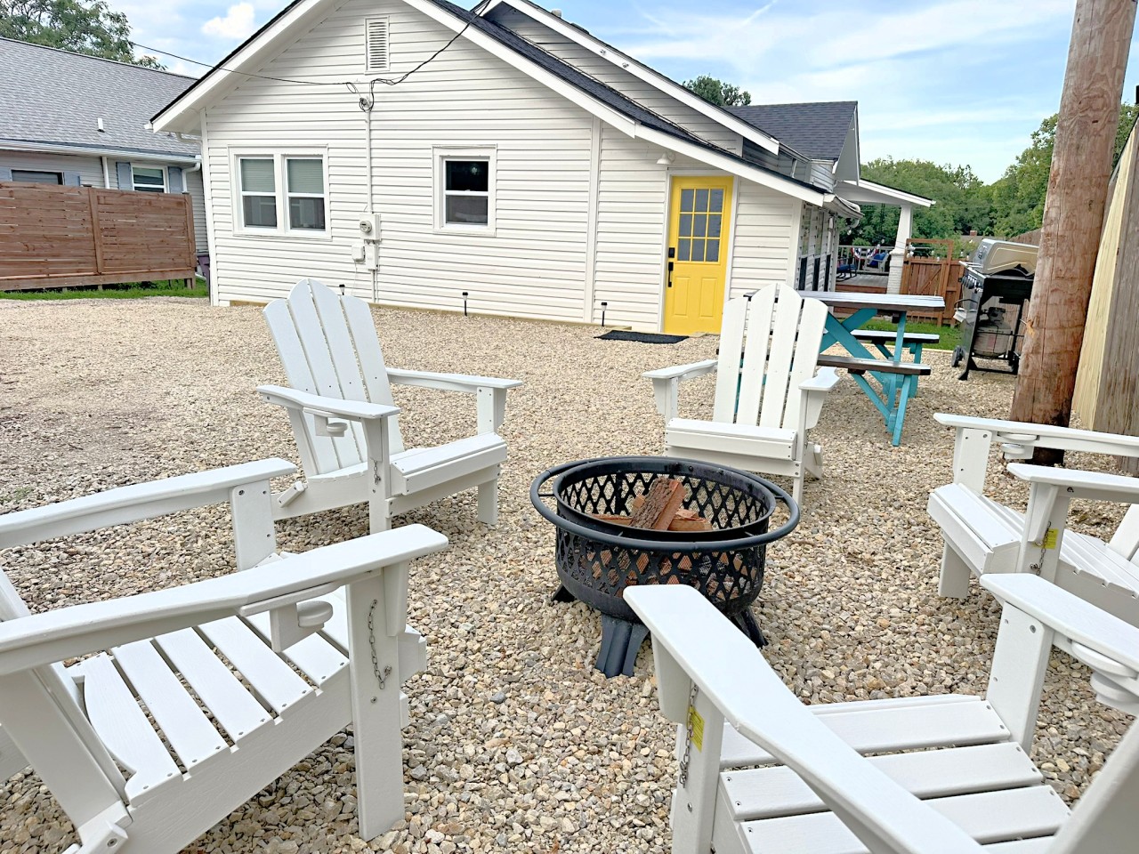 Happy Little Apple –Renovated 4BR/2BA, <1Mi to K-State, Great for Groups