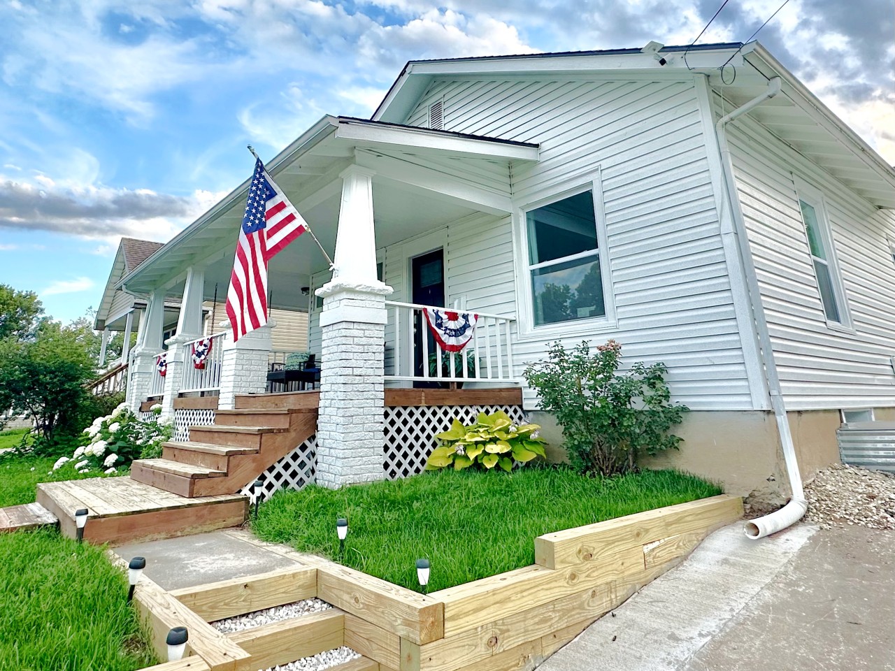 Happy Little Apple –Renovated 4BR/2BA, <1Mi to K-State, Great for Groups