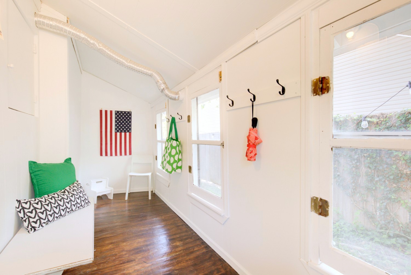 Happy Little Apple –Renovated 4BR/2BA, <1Mi to K-State, Great for Groups