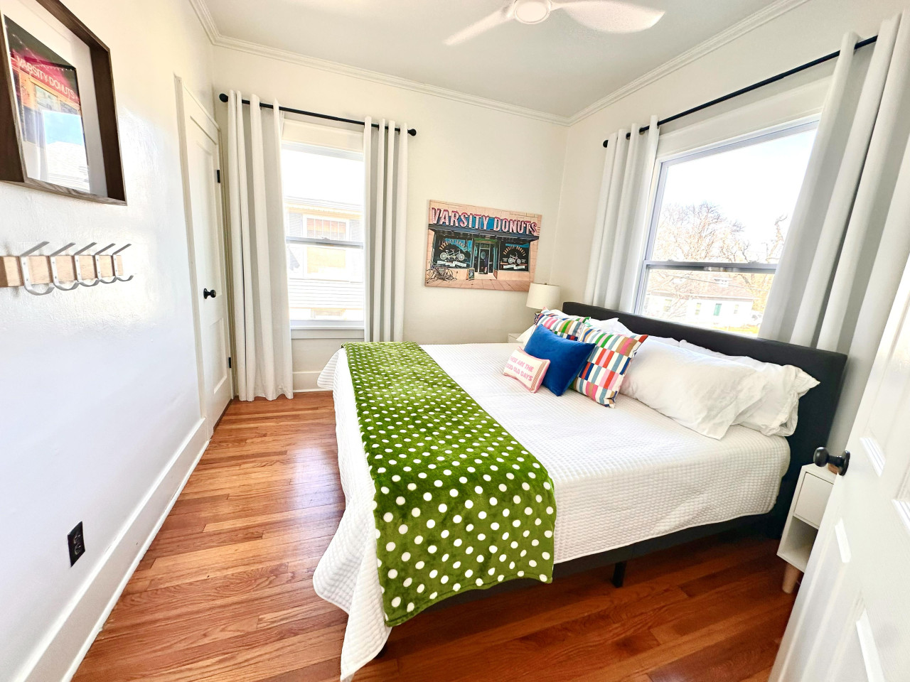 Happy Little Apple –Renovated 4BR/2BA, <1Mi to K-State, Great for Groups