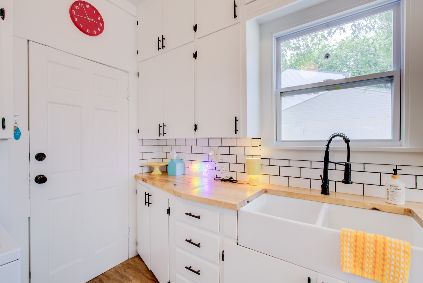 Happy Little Apple –Renovated 4BR/2BA, <1Mi to K-State, Great for Groups