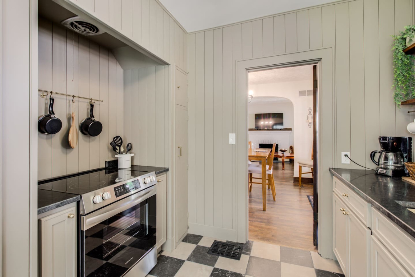 Bertrand Cottage - Hot tub, Family Home