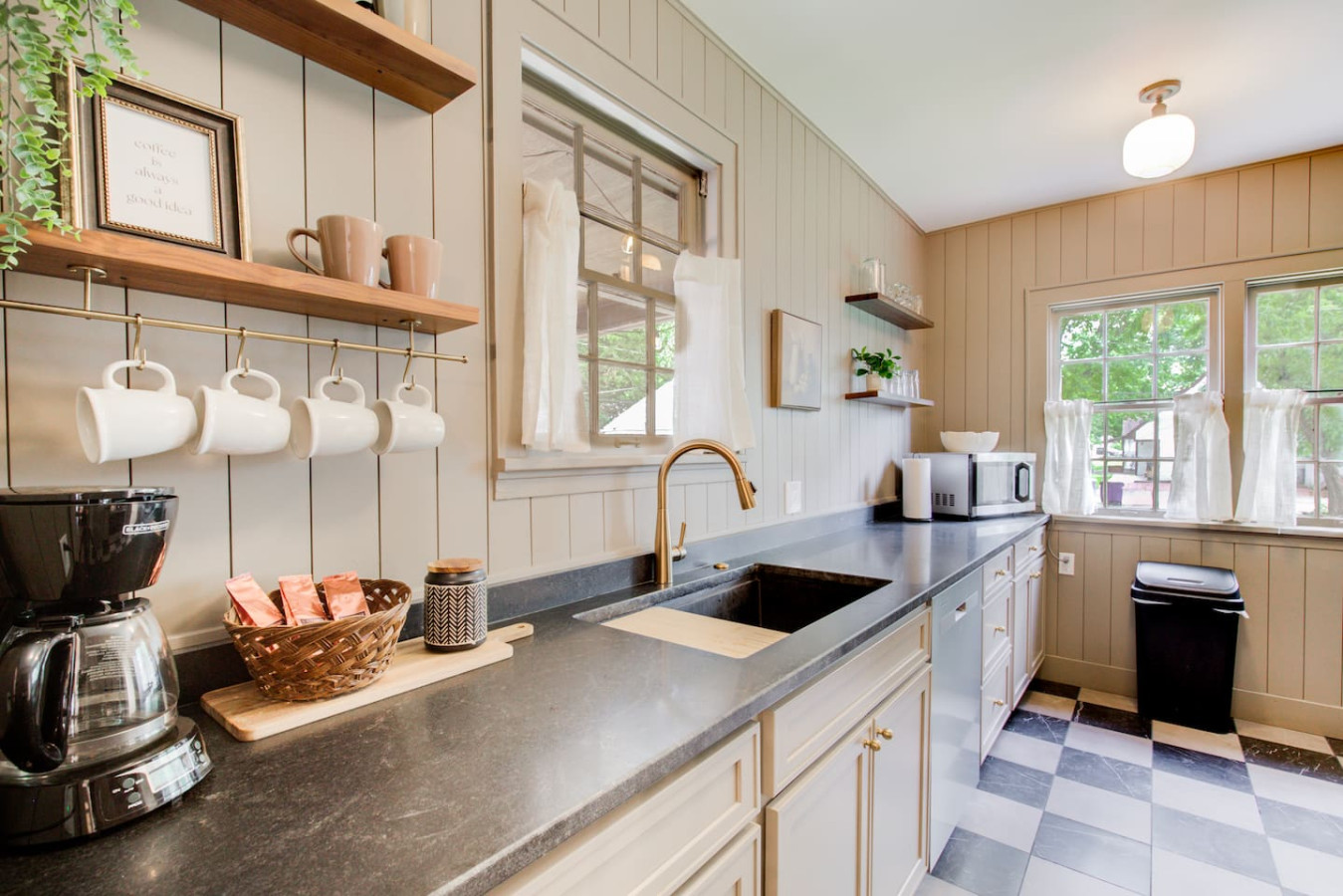 Bertrand Cottage - Hot tub, Family Home