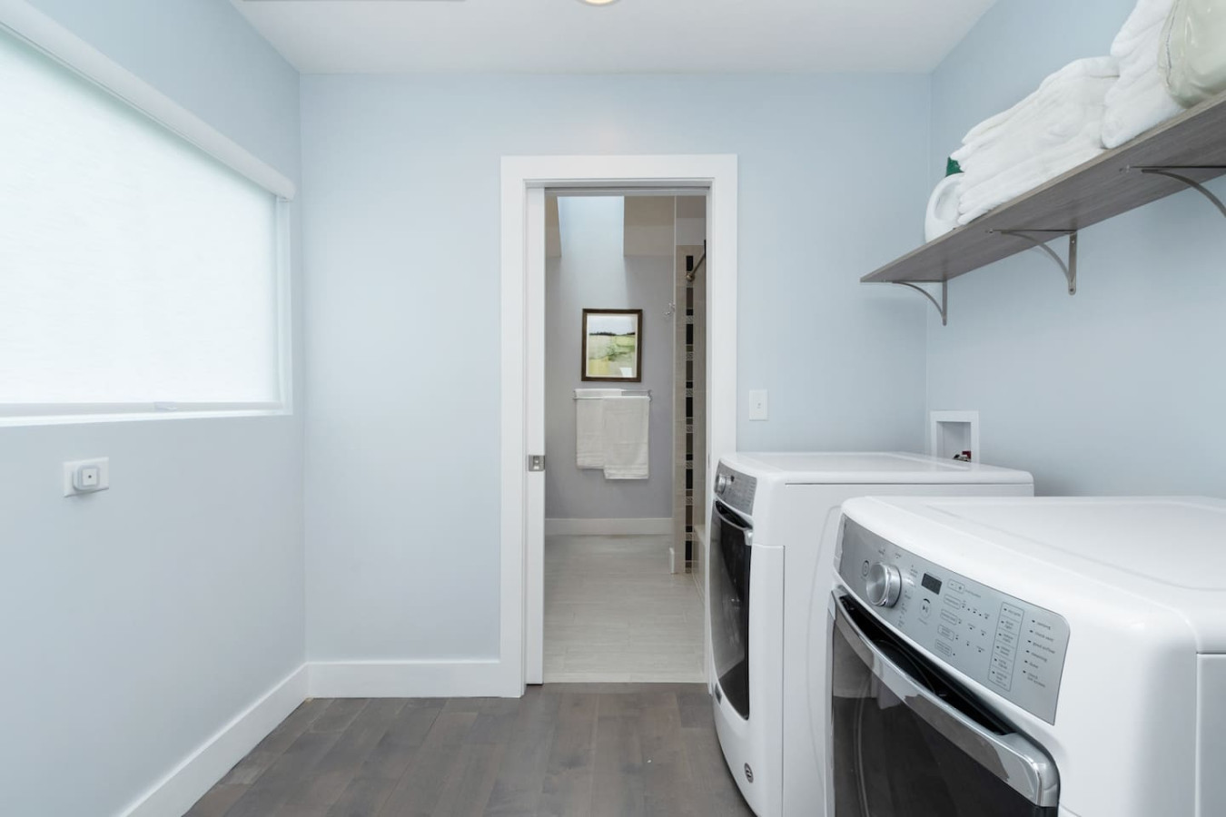 Modern Back 9 Retreat, Walk to Golf, Double Shower