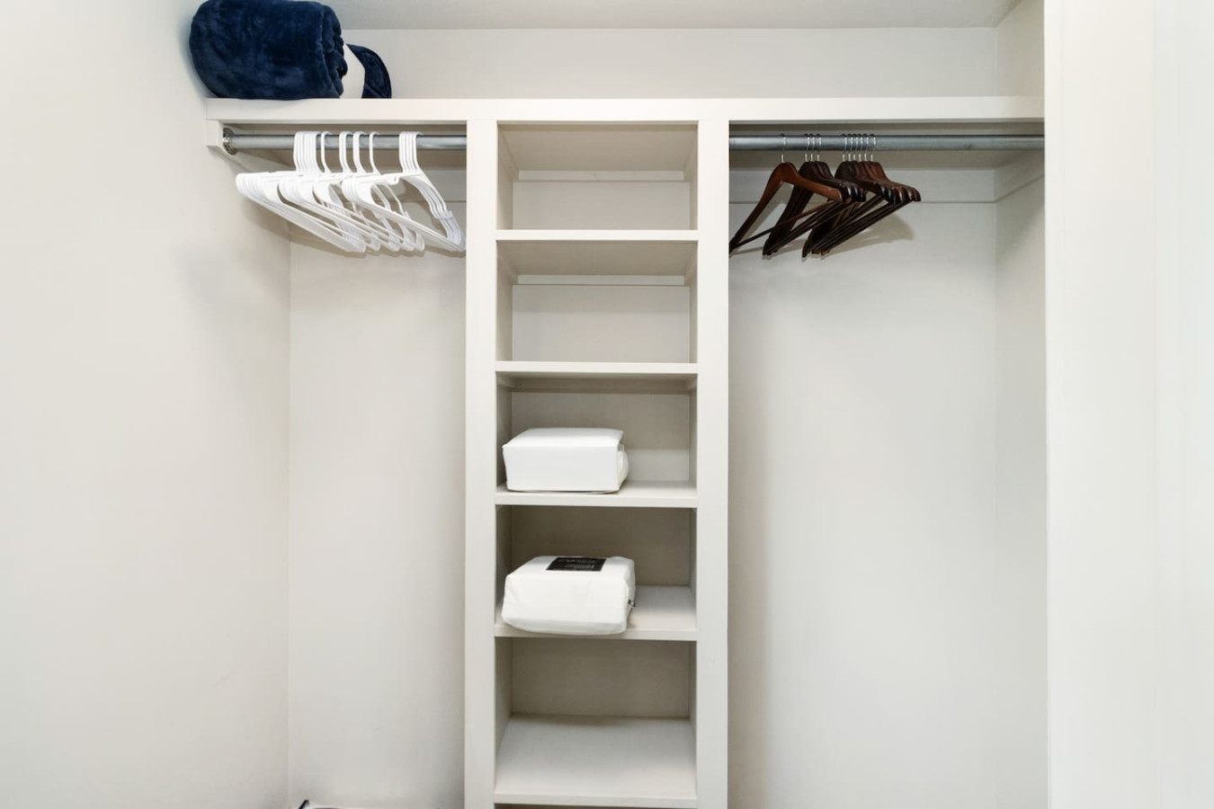 Modern Back 9 Retreat, Walk to Golf, Double Shower