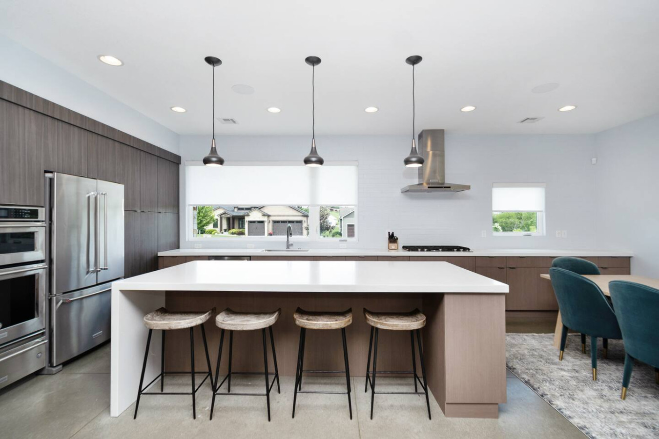 Modern Back 9 Retreat, Walk to Golf, Double Shower