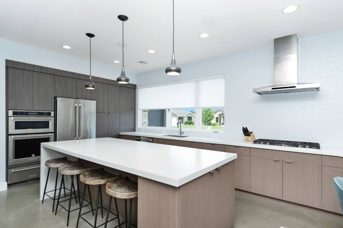 Modern Back 9 Retreat, Walk to Golf, Double Shower