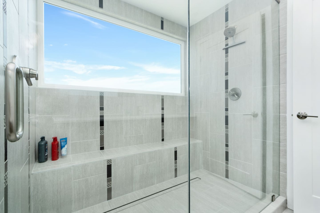 Modern Back 9 Retreat, Walk to Golf, Double Shower