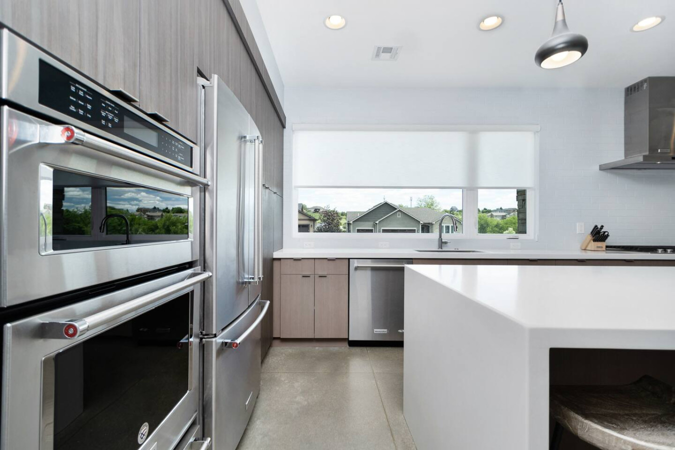 Modern Back 9 Retreat, Walk to Golf, Double Shower