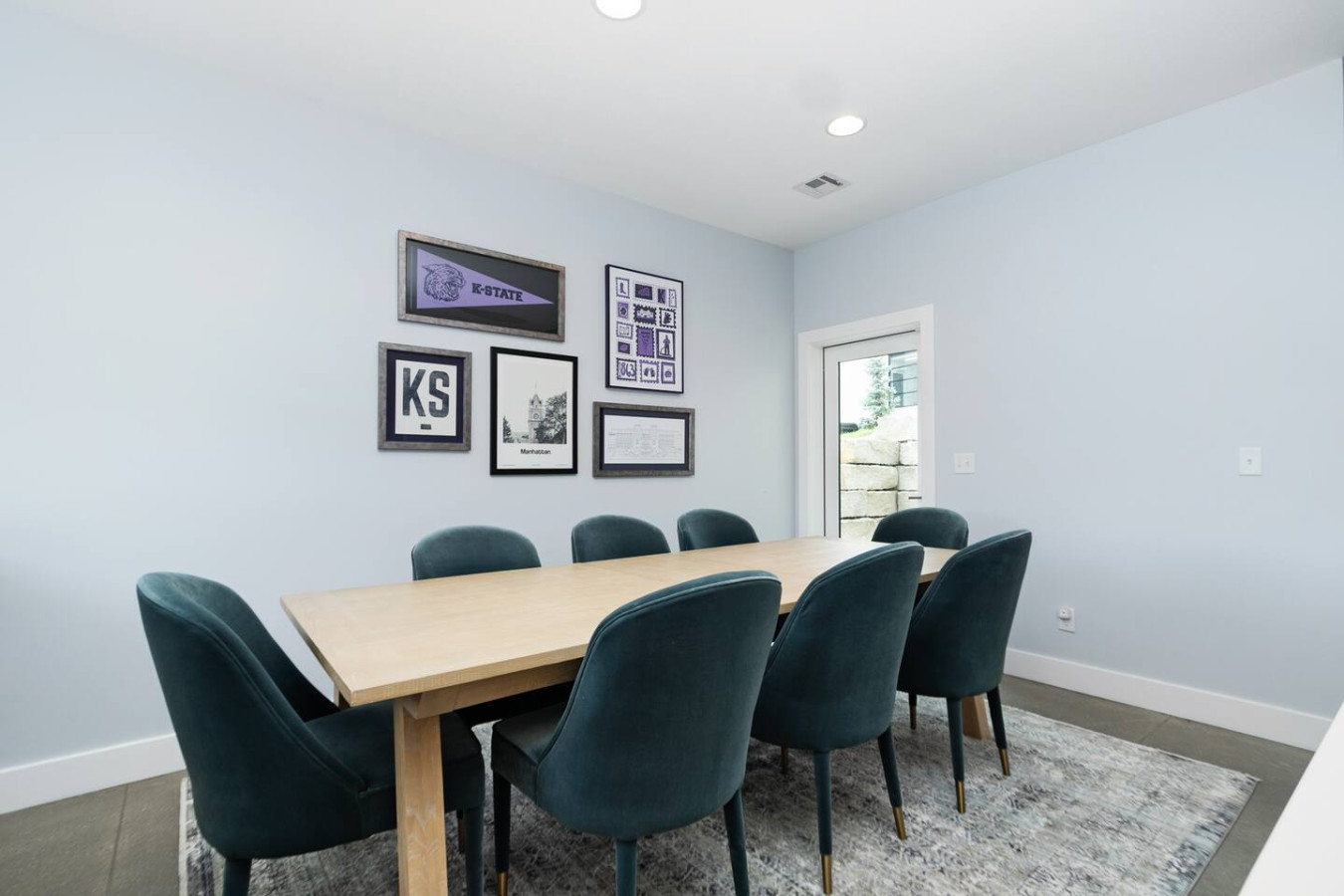 Modern Back 9 Retreat, Walk to Golf, Double Shower